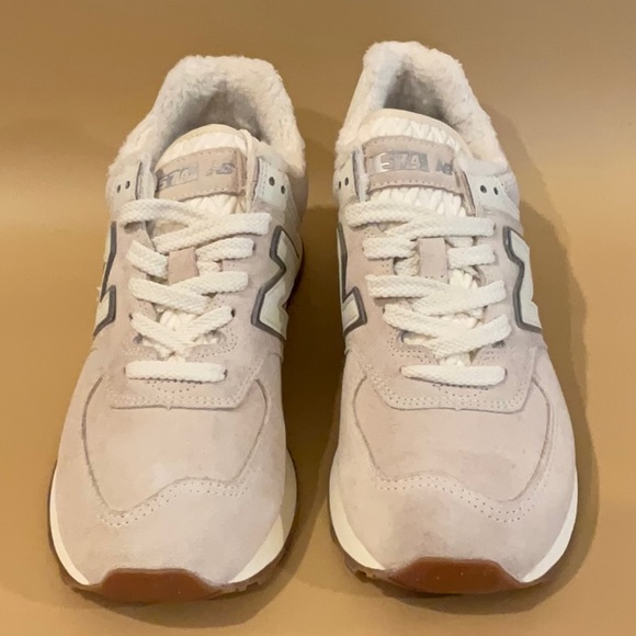 New Balance 574 cream with fur - Picture 9 of 11